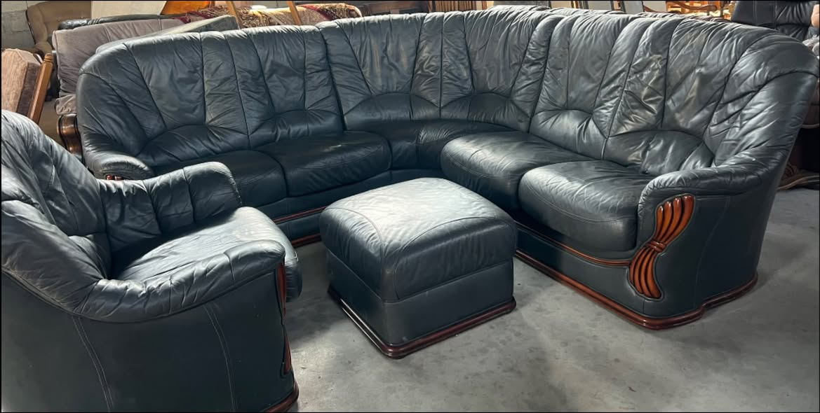 Gözəl və rahat dəri künc divan - 2,200₾