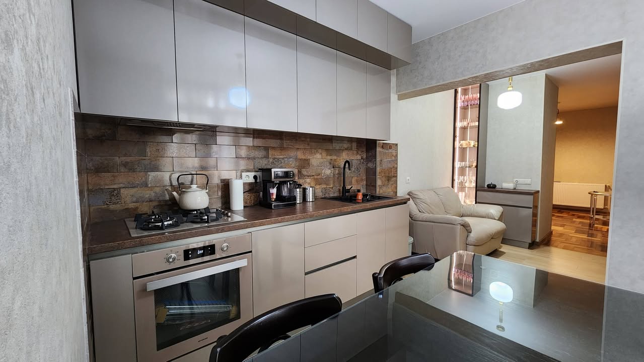 3 oda daire kiraya veriliyor, Tiflis - $850