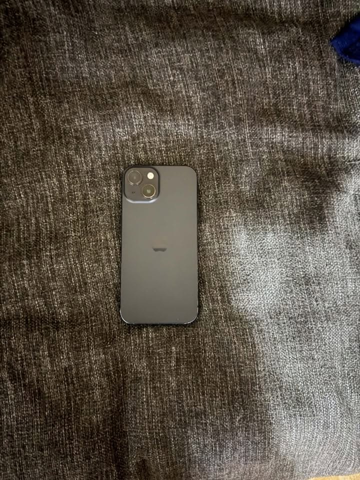 750 լարի iPhone 15, 256 GB