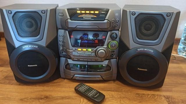 Panasonic stereo system with speakers