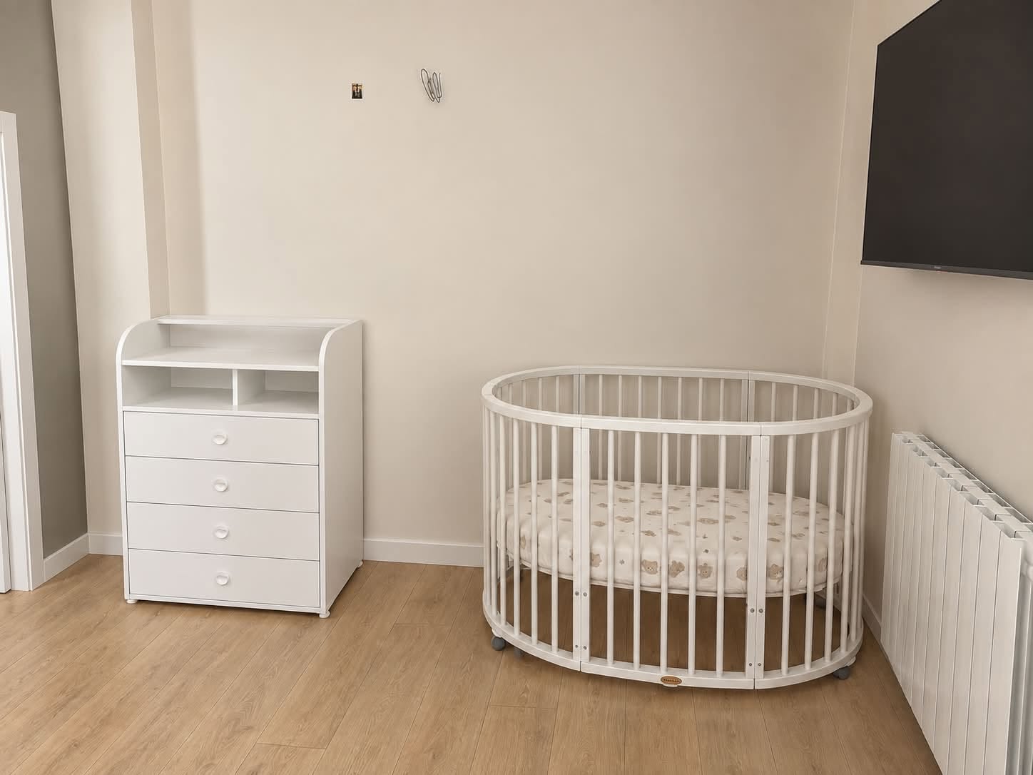 Selling this bed and commode urgently — 750₾