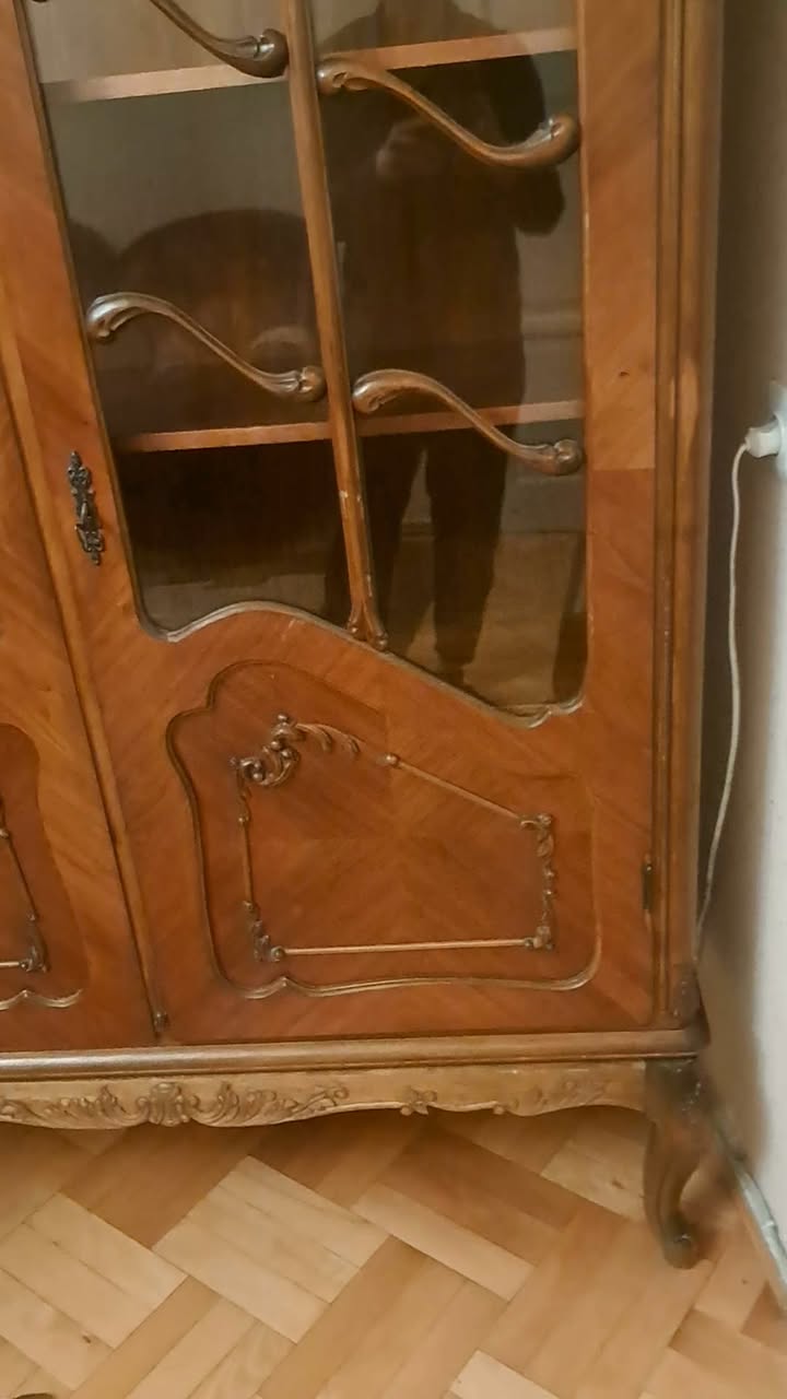 Rumence ahşap vitrin ve desa satılık - 600₾