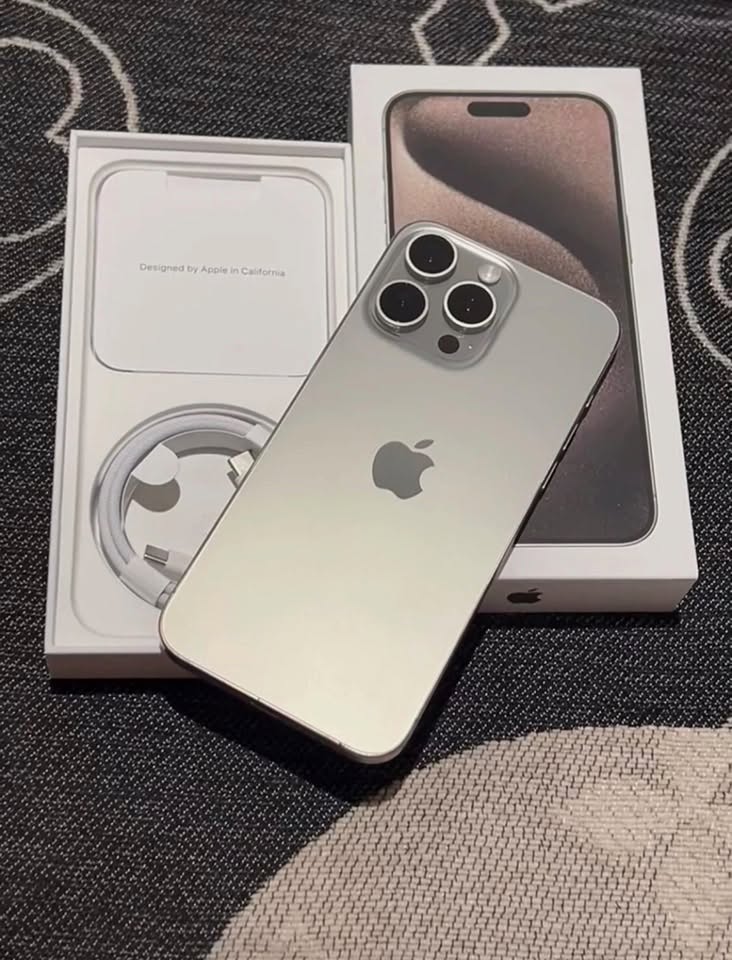 iPhone 15 Pro Max 256GB, no scratches