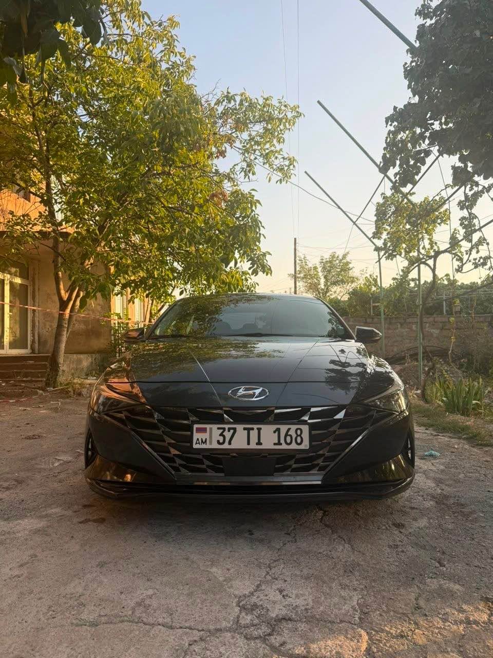 Hyundai Elantra 2021 - $16,500