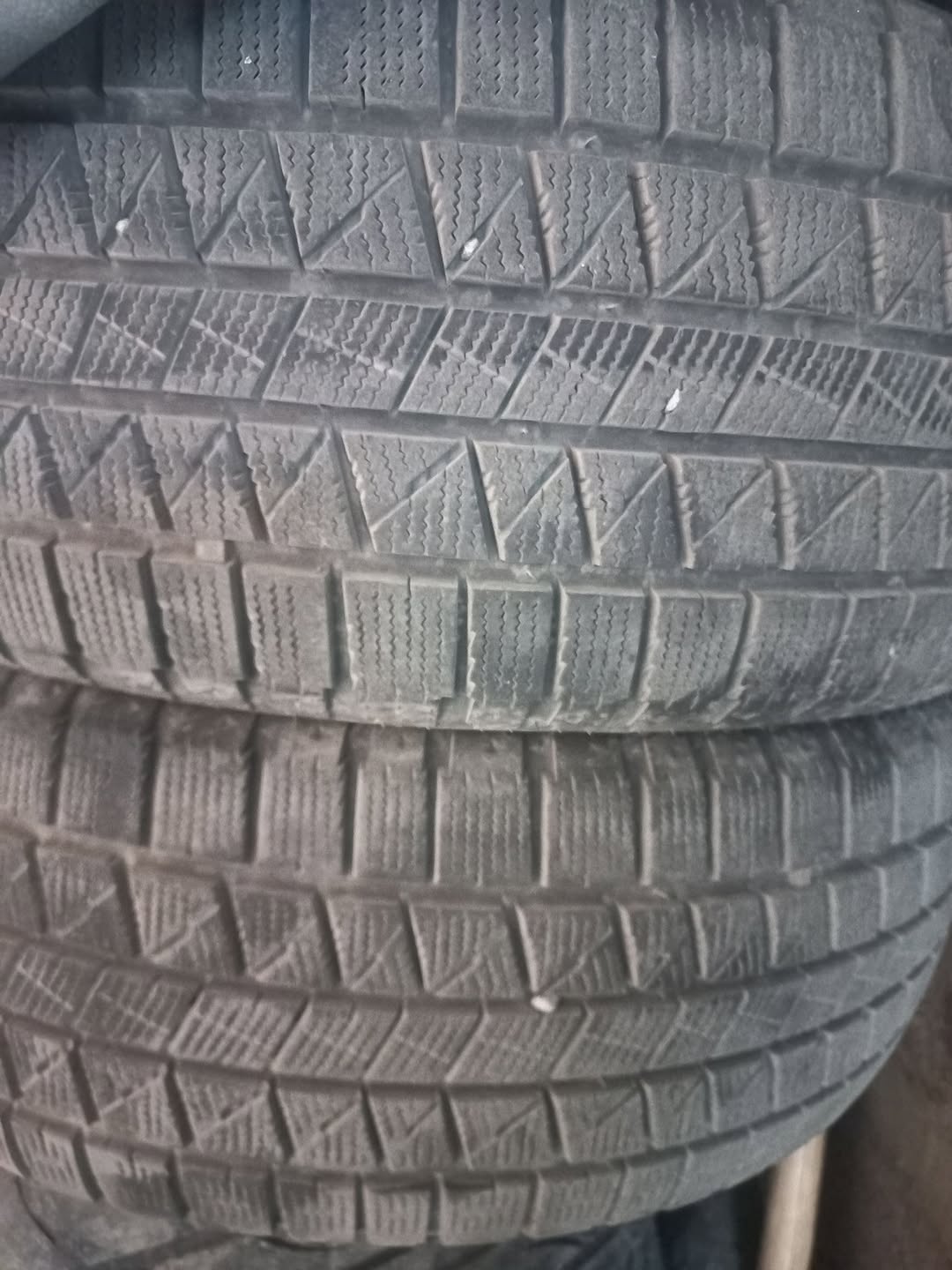 Ձմեռային անվադողեր 215/60 R16, 2 հատ