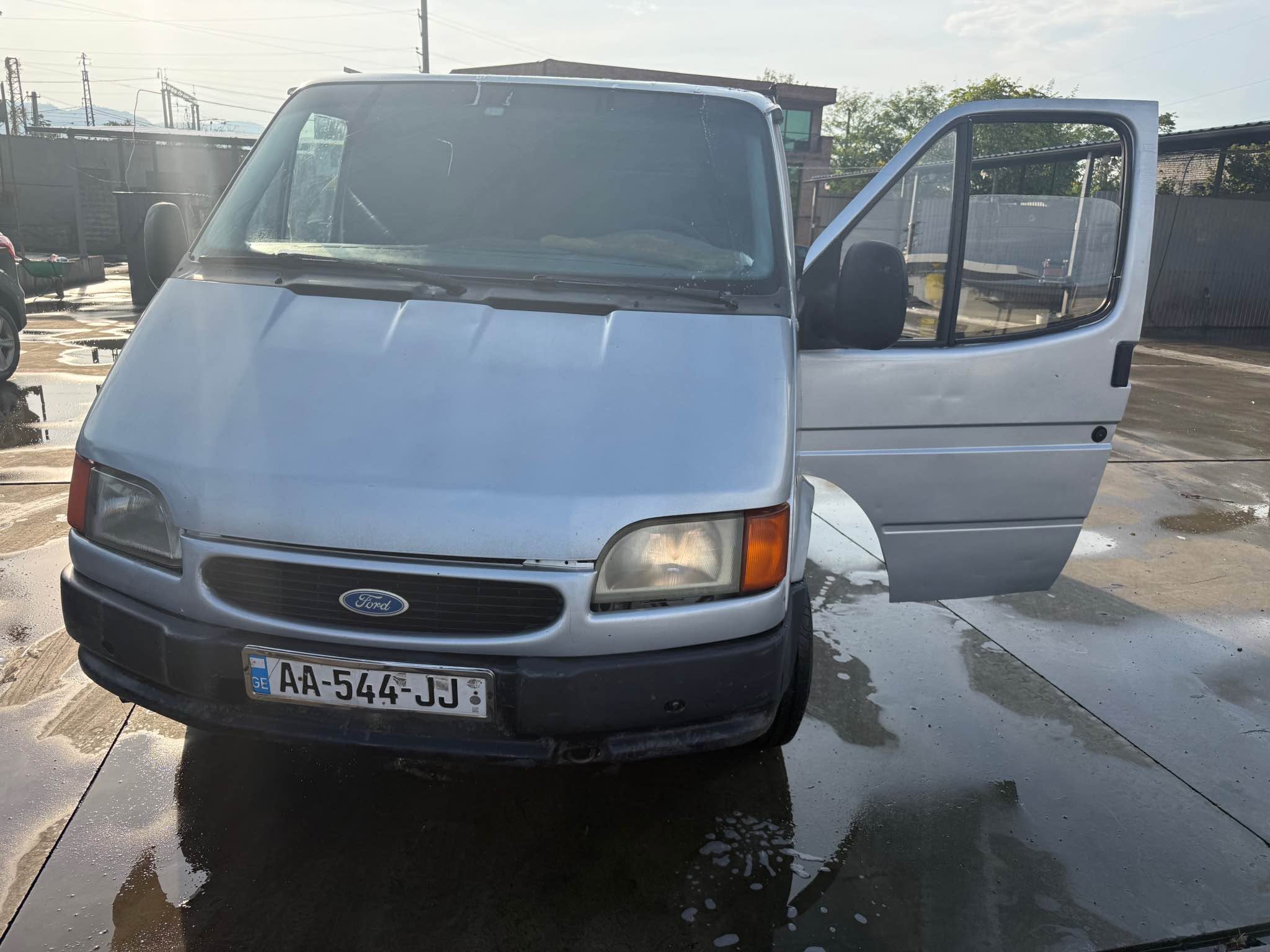 Ford Transit satılır və ya zərəvi ilə dəyişdirilir — 5,500₾