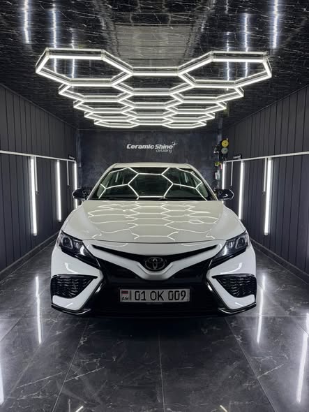 Toyota camry AWD V75 kuzov 2020