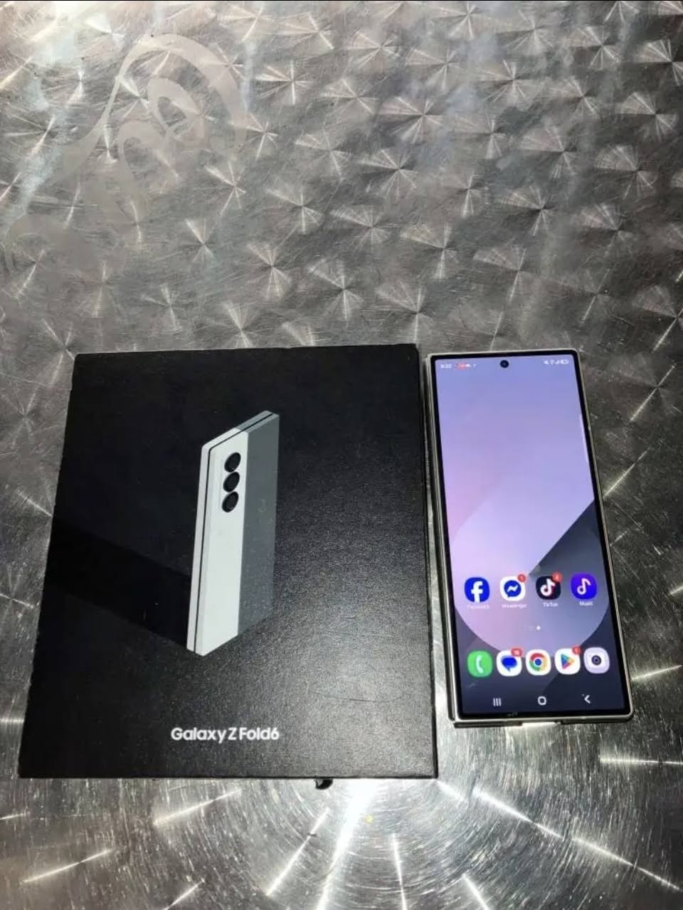 Galaxy Z Fold 6! 12/512GB qutisi ilə