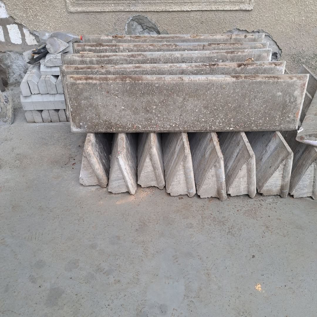 Step stones are for sale. Contact number, GEL111,111