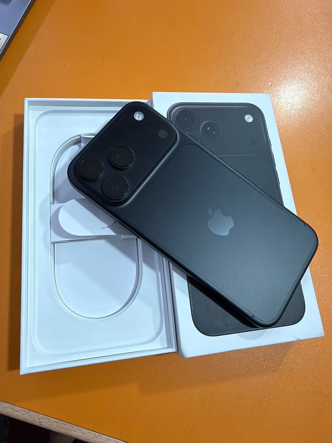 🔥 iPhone 18 Pro Max satılır — 5,200₾