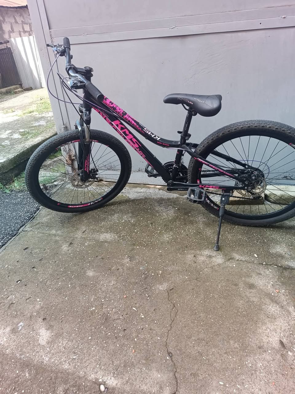 Selling a bicycle in ideal condition for 220 lari