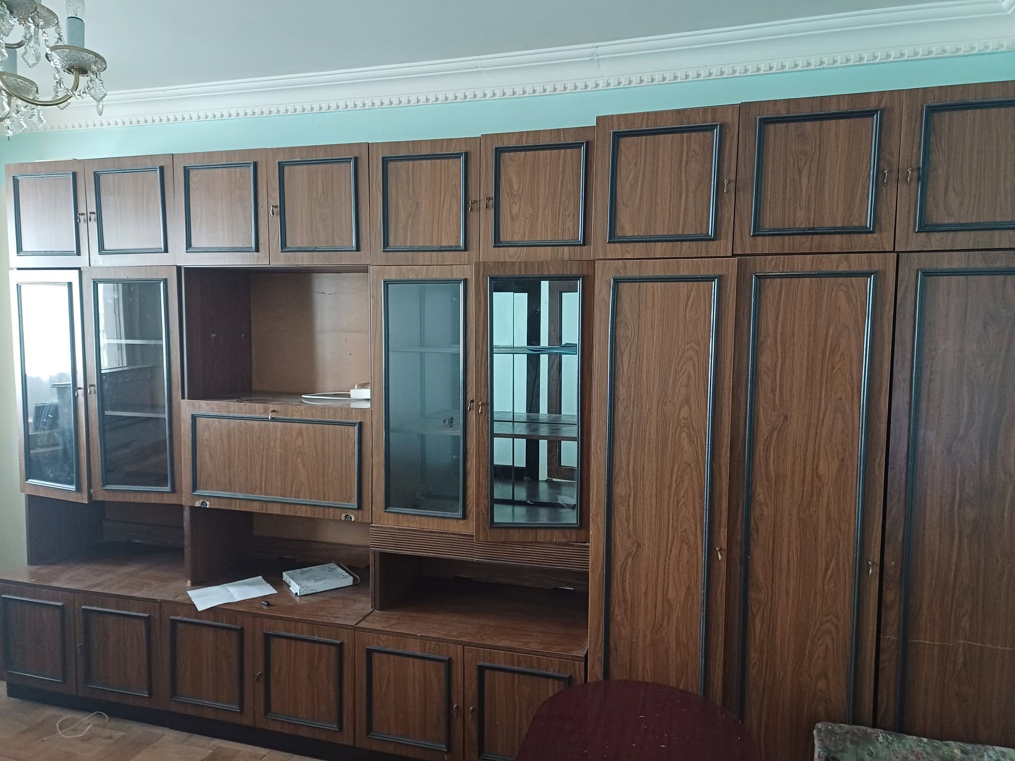 Wall unit cabinet, wood finish, glass doors