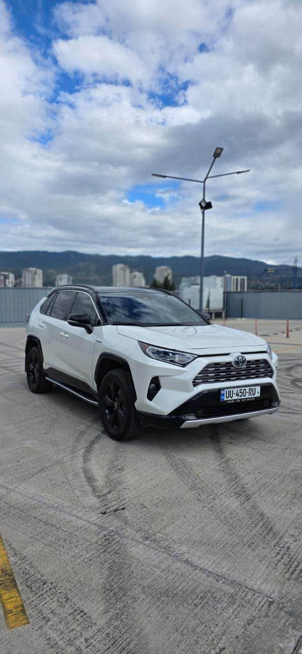 Toyota RAV4 XSE Hybrid 2020
