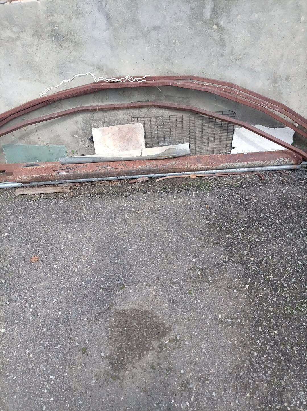 Metal pipes and bars, Dusheti
