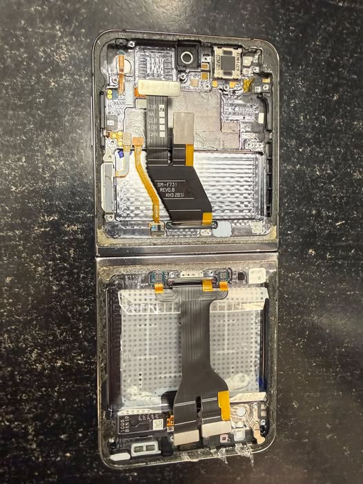 Samsung Galaxy Z Flip 5, დეფექტიანი ეკრანი