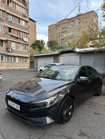 Hyundai Elantra 2021 — 14,500$