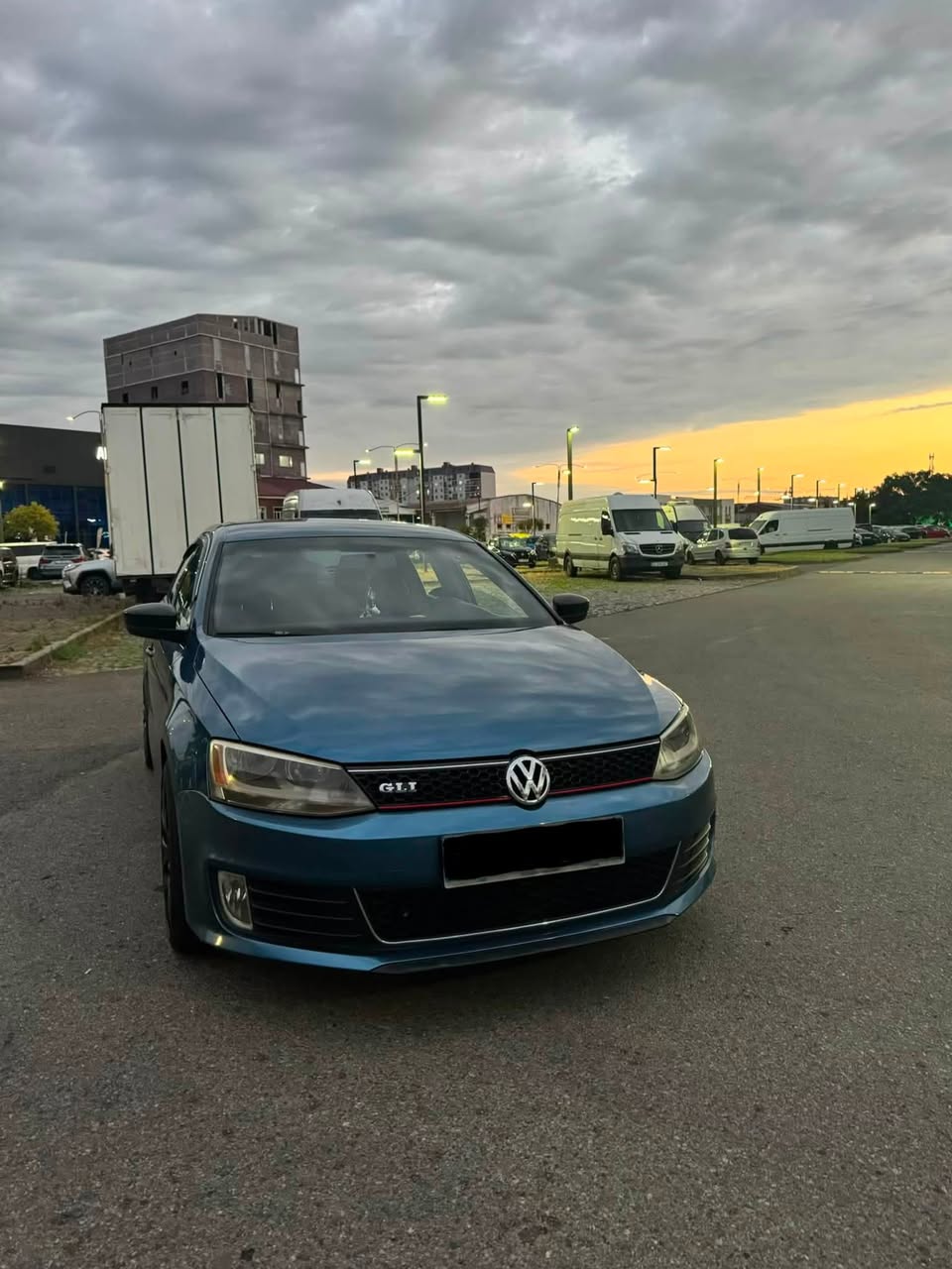 Satılık. 2015 model 1.8 motorlu araç - 6,000$