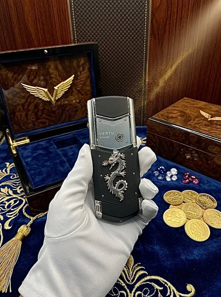 VERTU V888 PRO DRAGON PREMIUM — 64,900֏