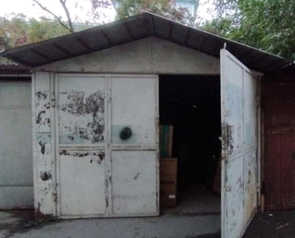 For sale is a 24 m² car garage 📍