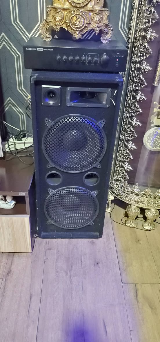 AMCRO speaker system with amplifier