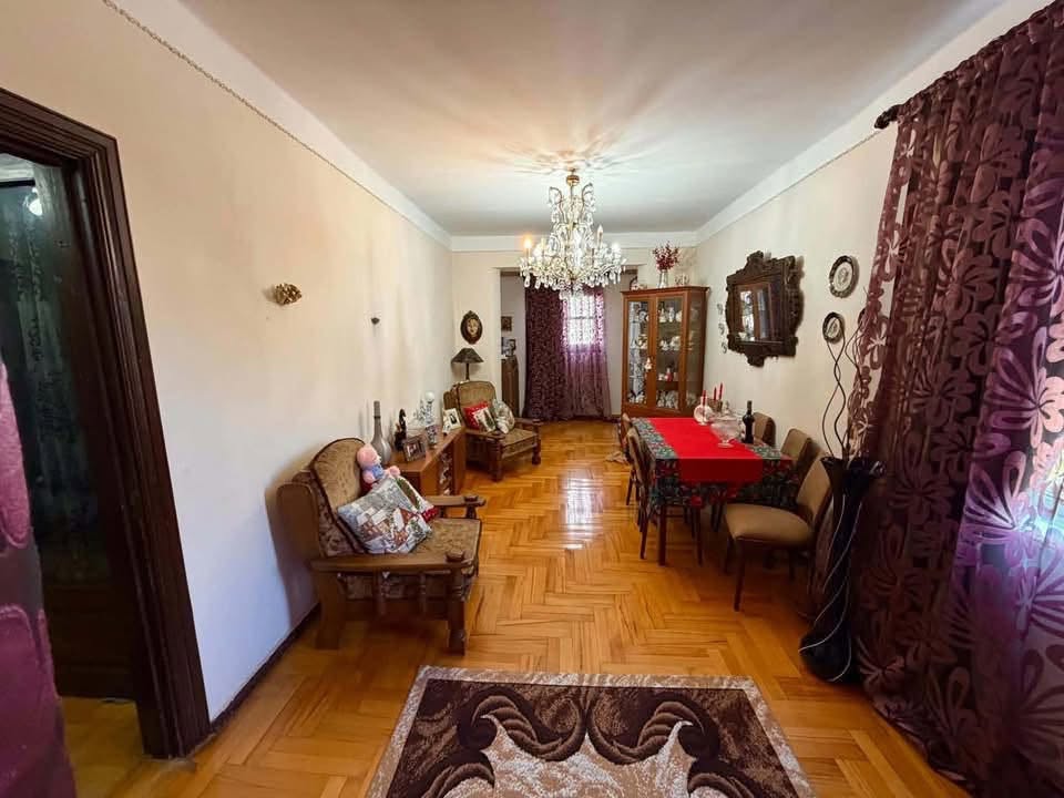 იყიდება ბინა, ქუთაისი — $105,000