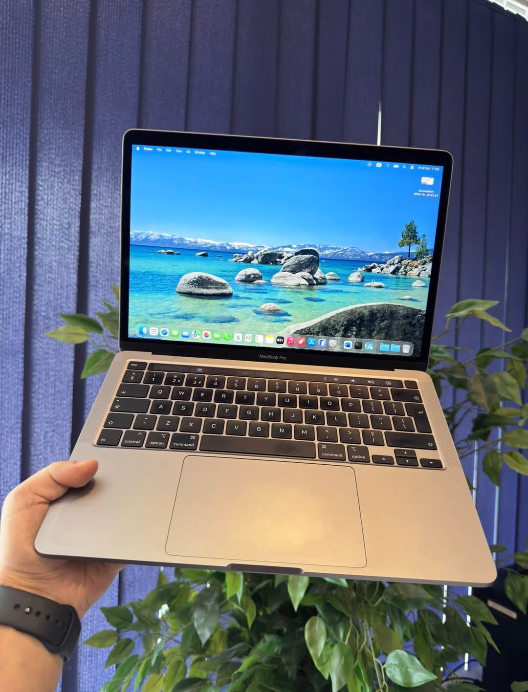 MacBook Pro 2020 yüngül, nazik, idealdir
