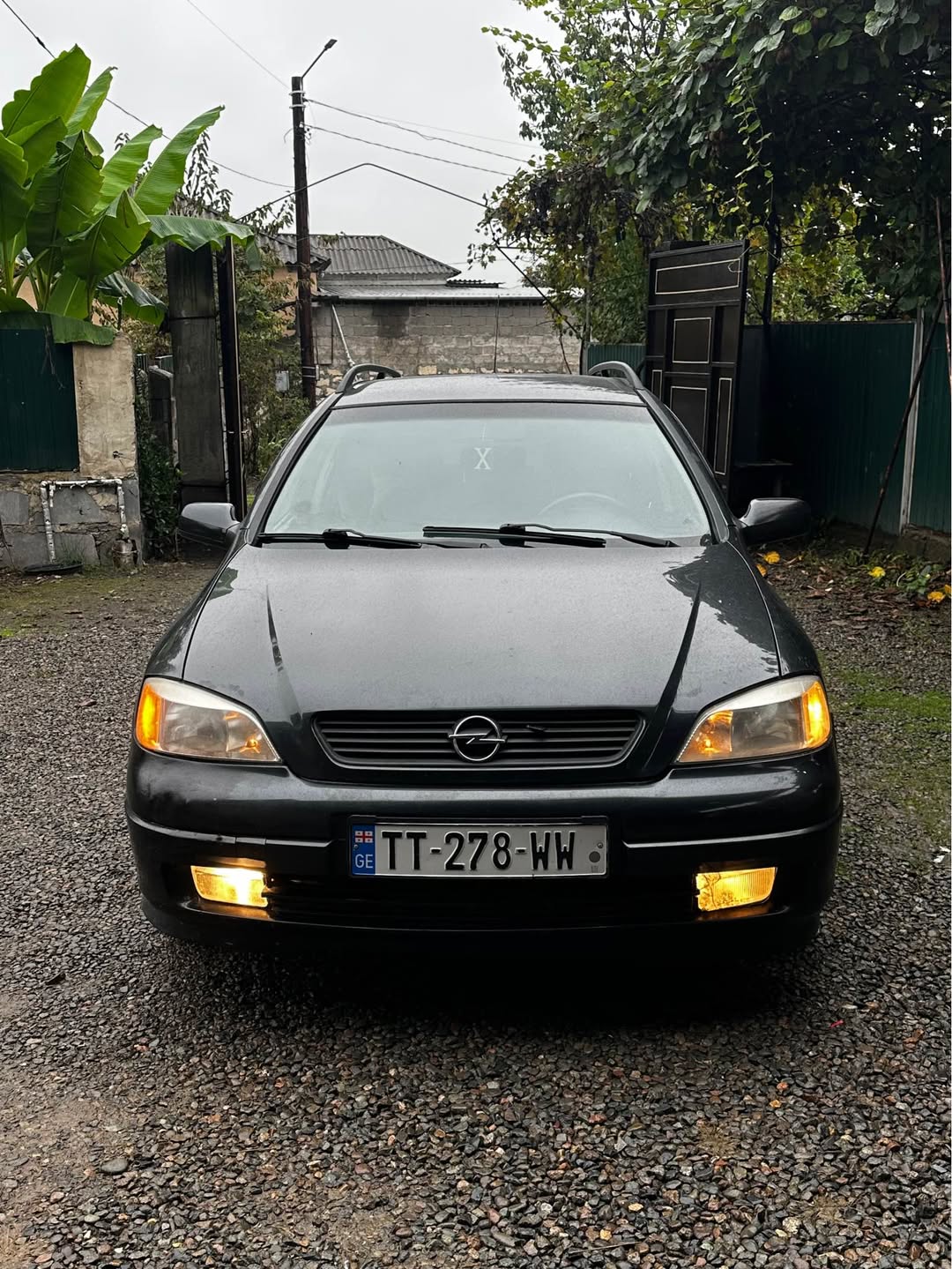 1998 წლის ავტომობილი 2,400$