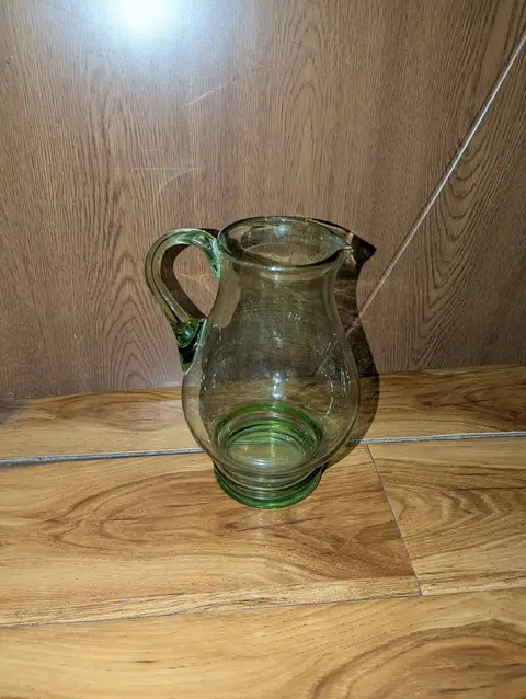 Yeşil şişe dolabı