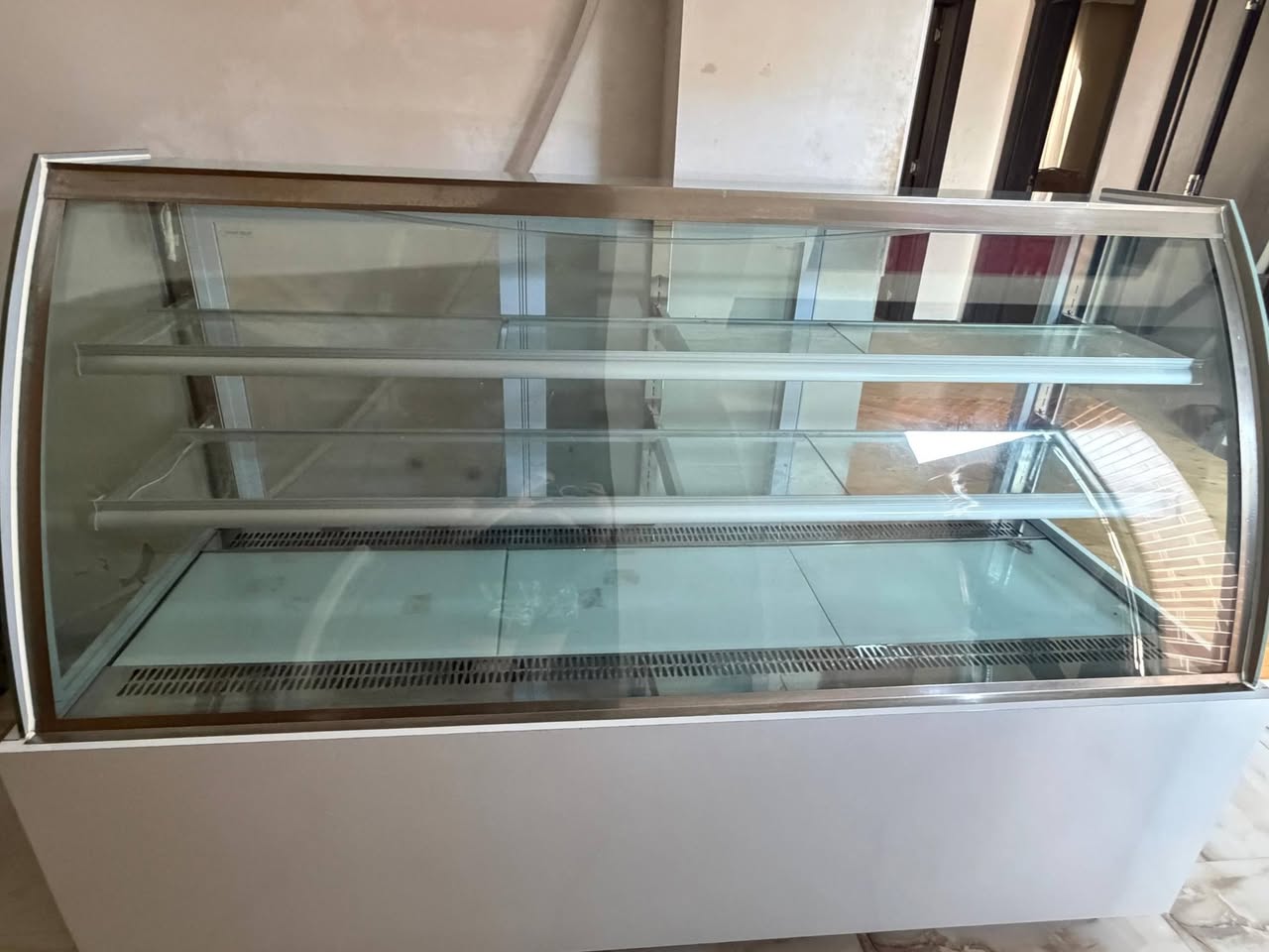 Refrigerated showcase, unused