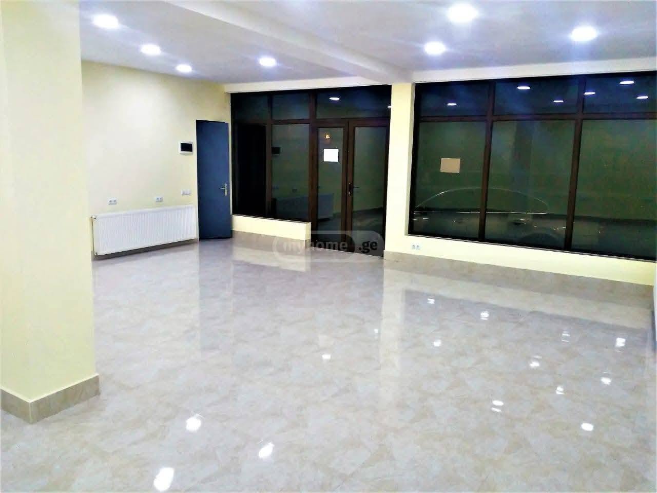 Tren istasyonunun yanında 63m² ticari alan kiraya verilmektedir - 950₾