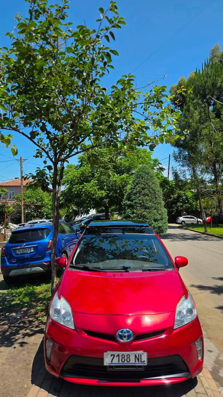 იყიდება წელი 2014 გარბენი 142 ათასი — 6,000$
