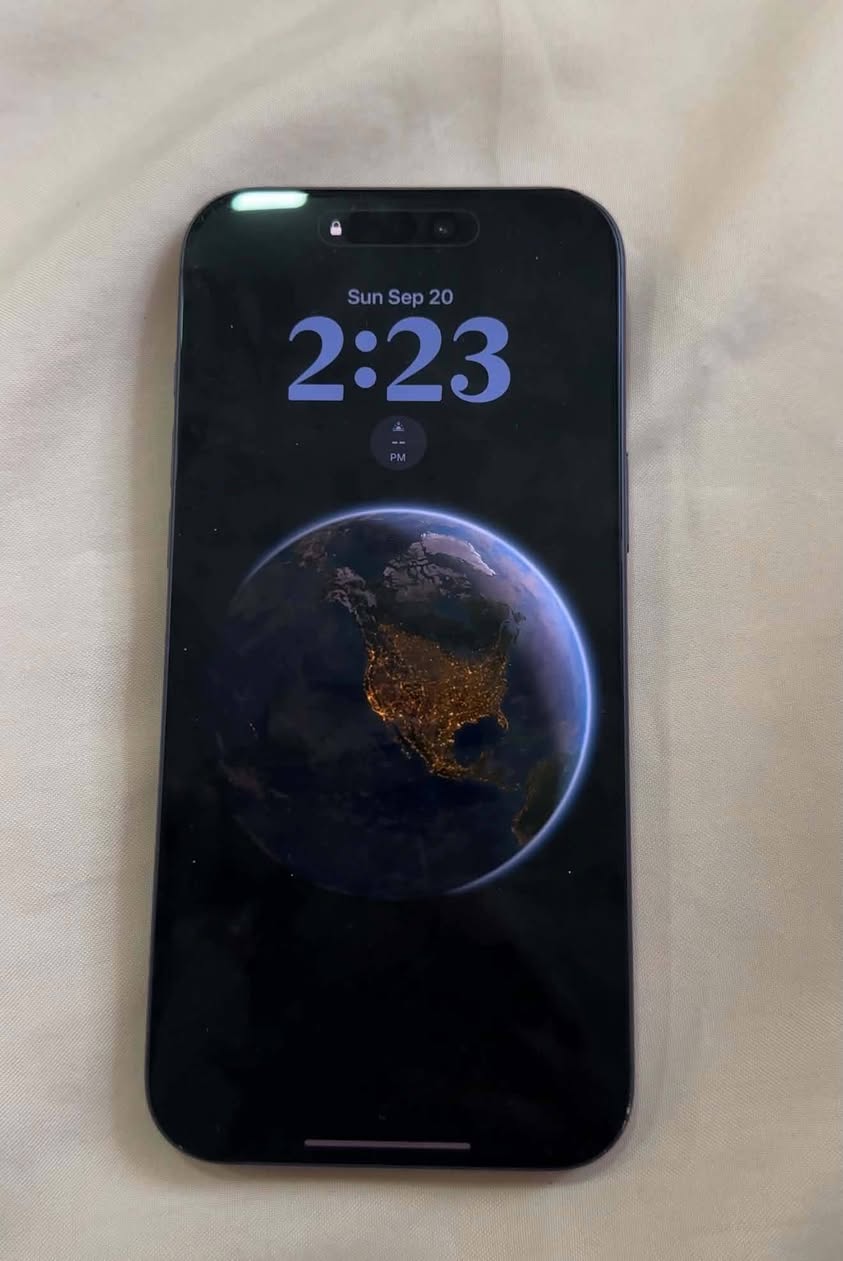 Satılır 17 pro max 512gb (esim). — 3,400$