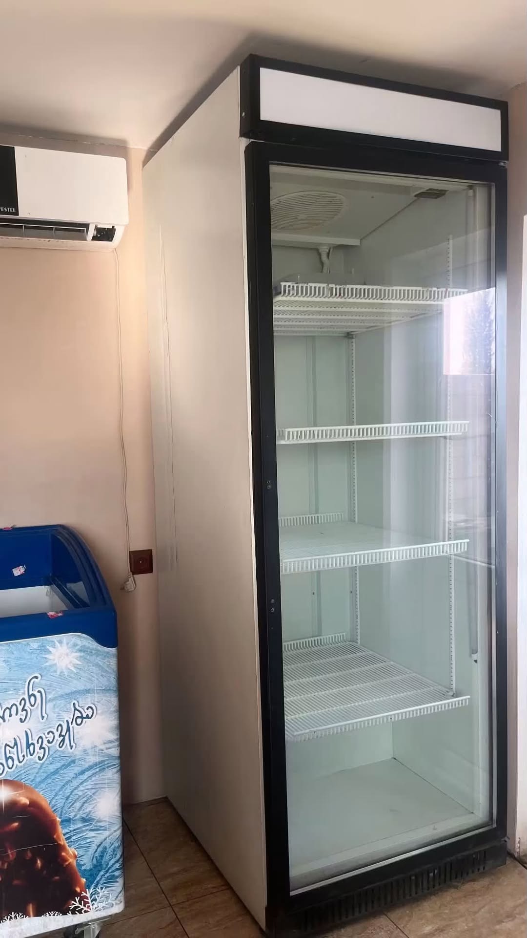 İkinci el meyve suyu soğutucusu satılık, aydınlatması var - 800₾
