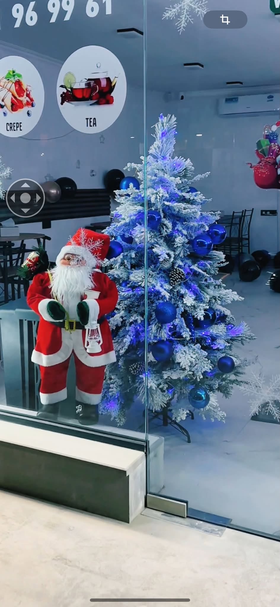 Santa figure and 150 cm Christmas tree