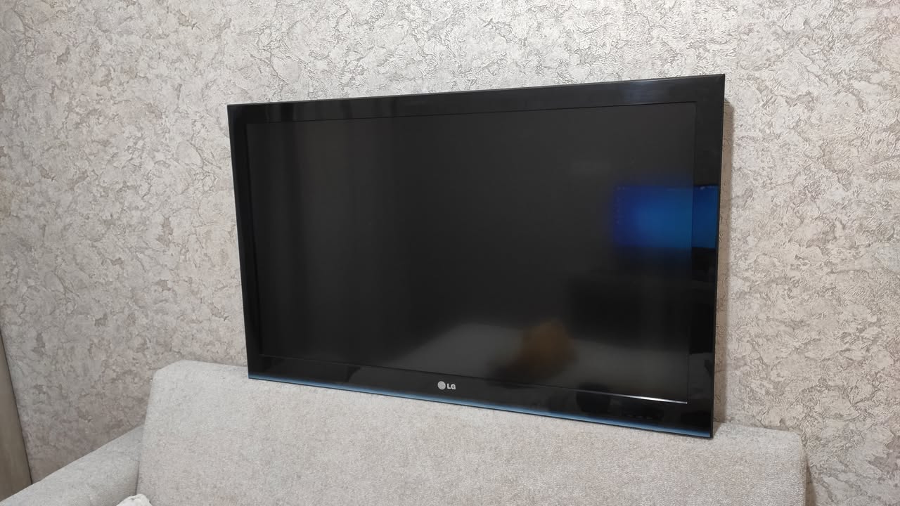 42" LG 2011 հեռուստացույց 50,000 դինար