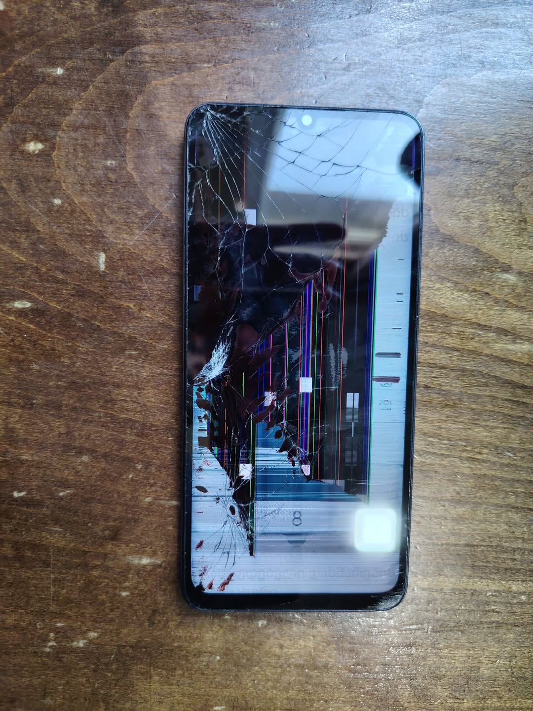 Redmi telefon, ekran sındırılmış