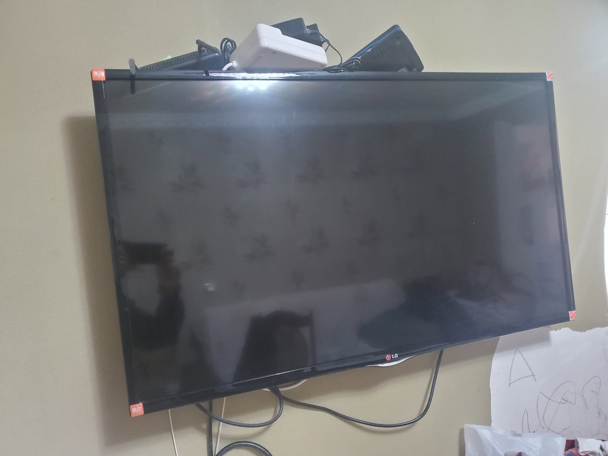 LG televizoru 1 metrədək hündürlükdə 400₾-ə satılır