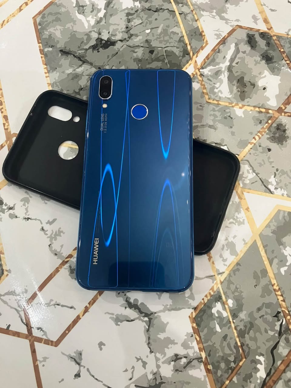 Huawei p20 lite çok bulunabilir.
