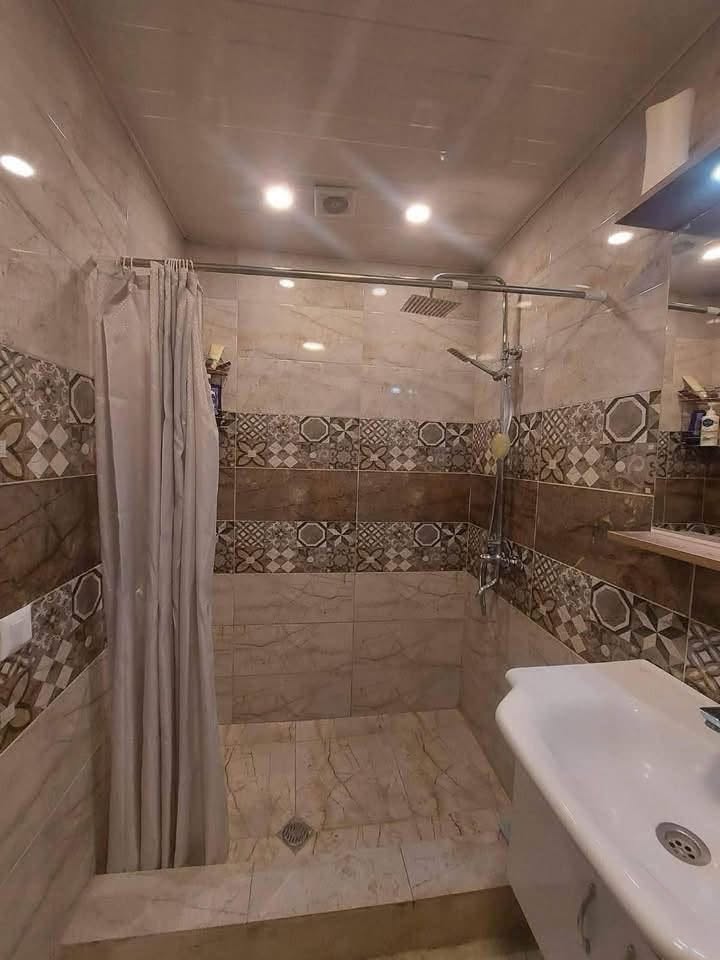 Satılır mənzil, Qütbəy