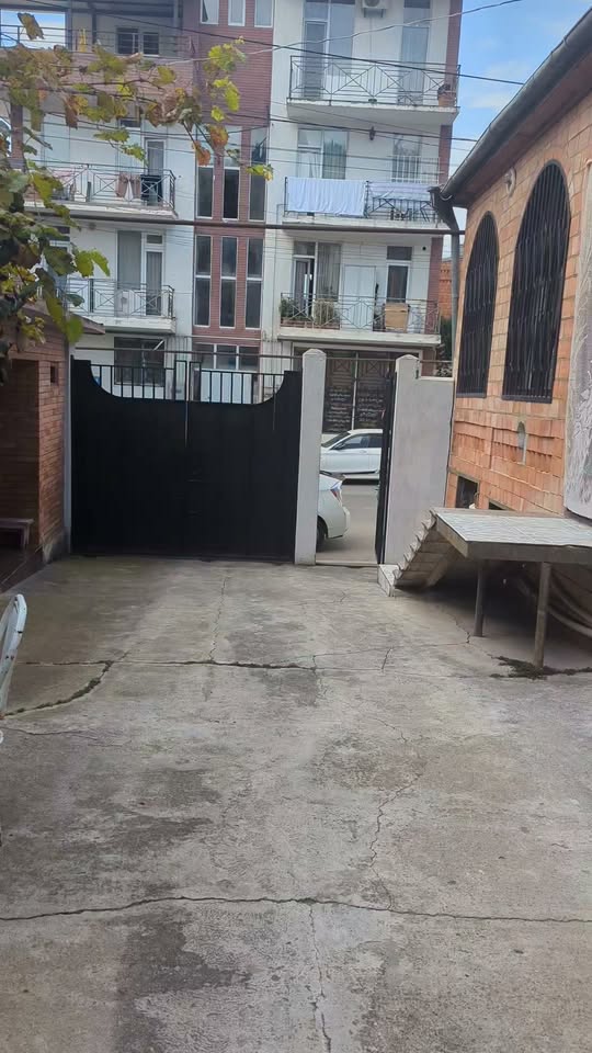 სახლი, თბილისი — $260,000