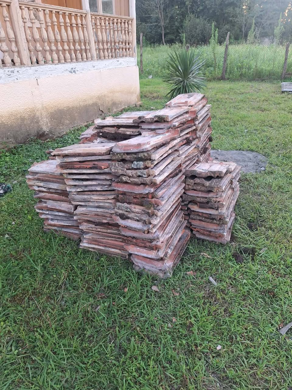 Roofing materials for sale in Samtredia, price to be agreed upon