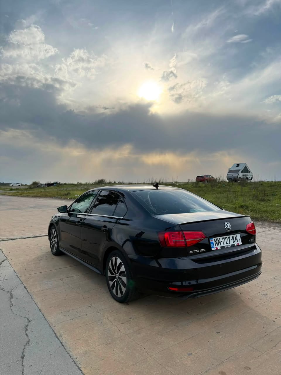 Volkswagen Jetta Hybrid 2015 — 6,000$