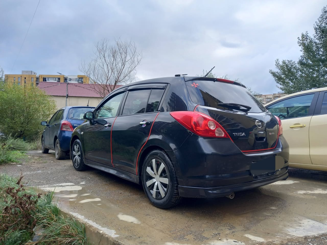 Nissan Tiida 2004 — 8,400₾