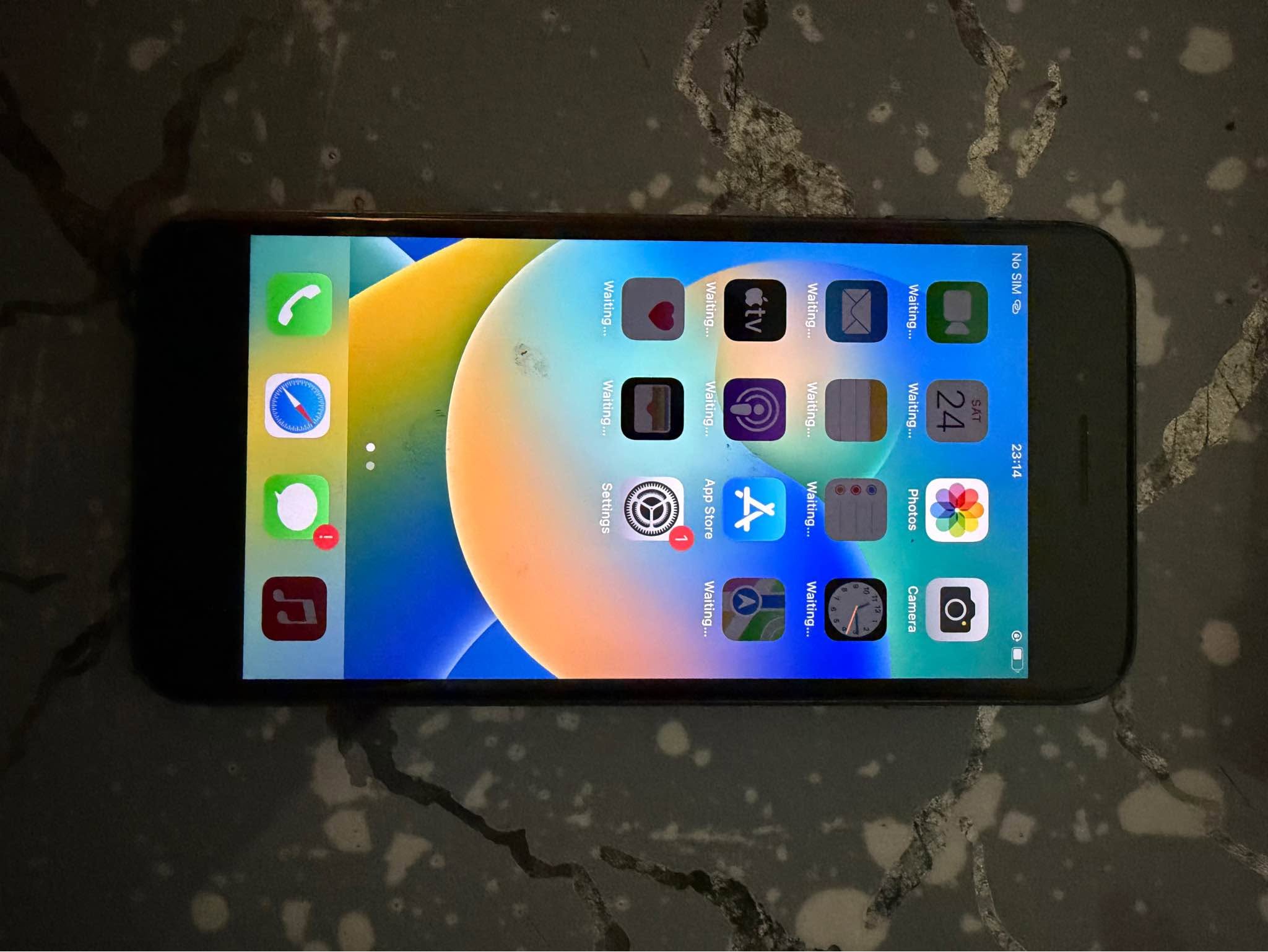 iPhone 8 Plus Amerikan, şarj aleti ile