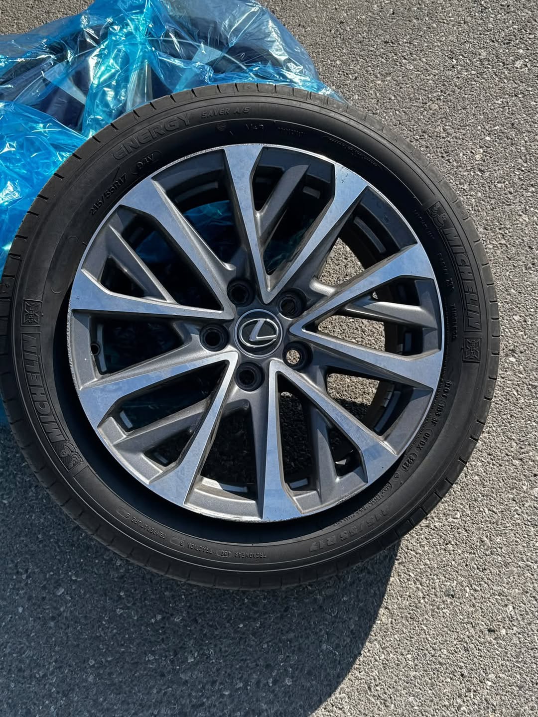 Lexus original R17 wheels with tyres
