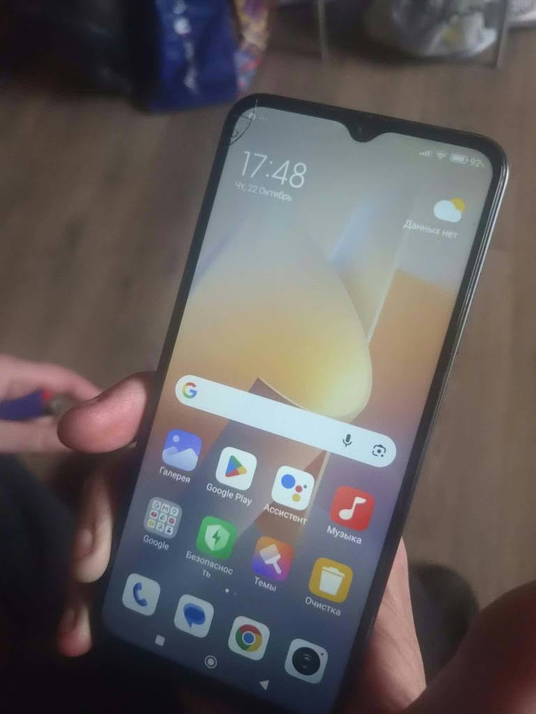 Telefona sol küncündə çatladığına görə işləyir — 120₾