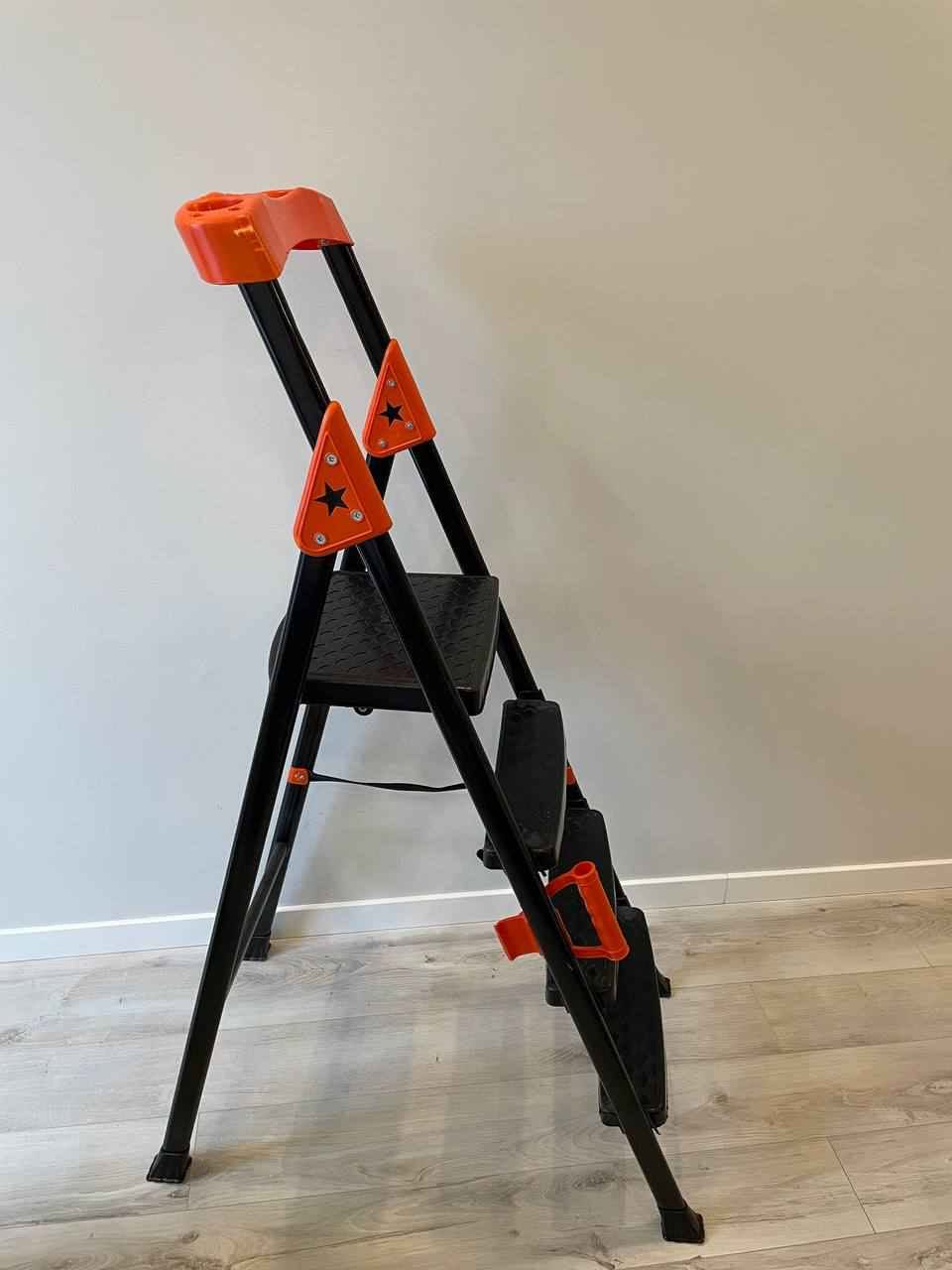 Folding 3+1 step ladder, 2.9 m reach