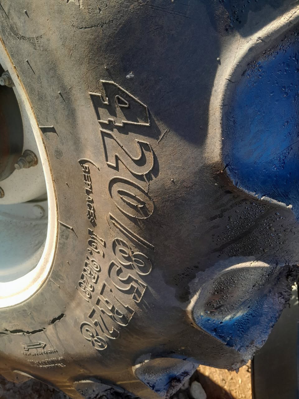 Tyre 16.9R28 (420/85R28)