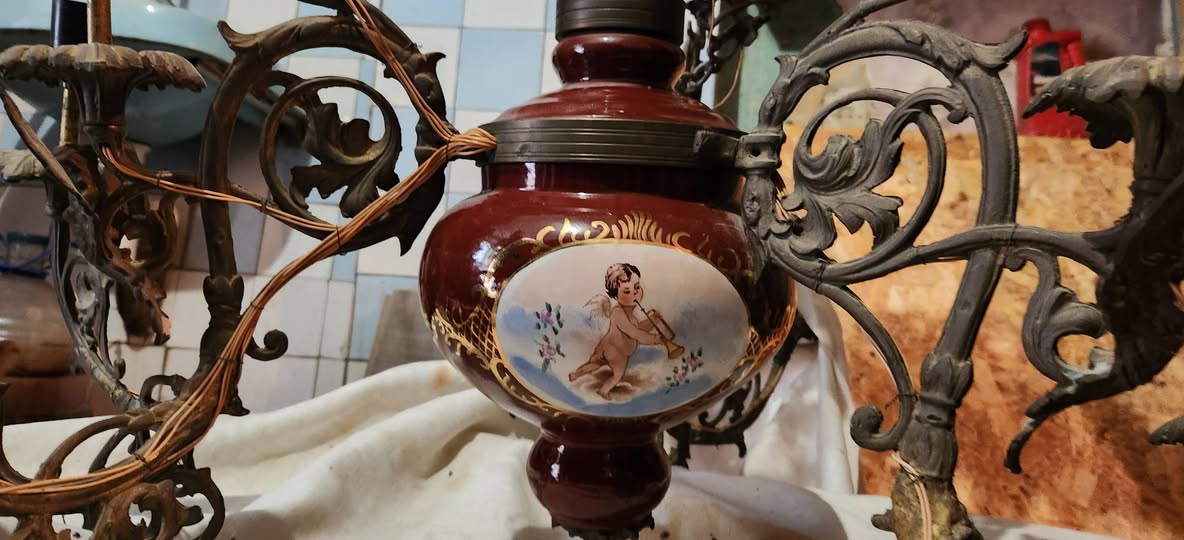 Ceramic and bronze lamp, cherub decor