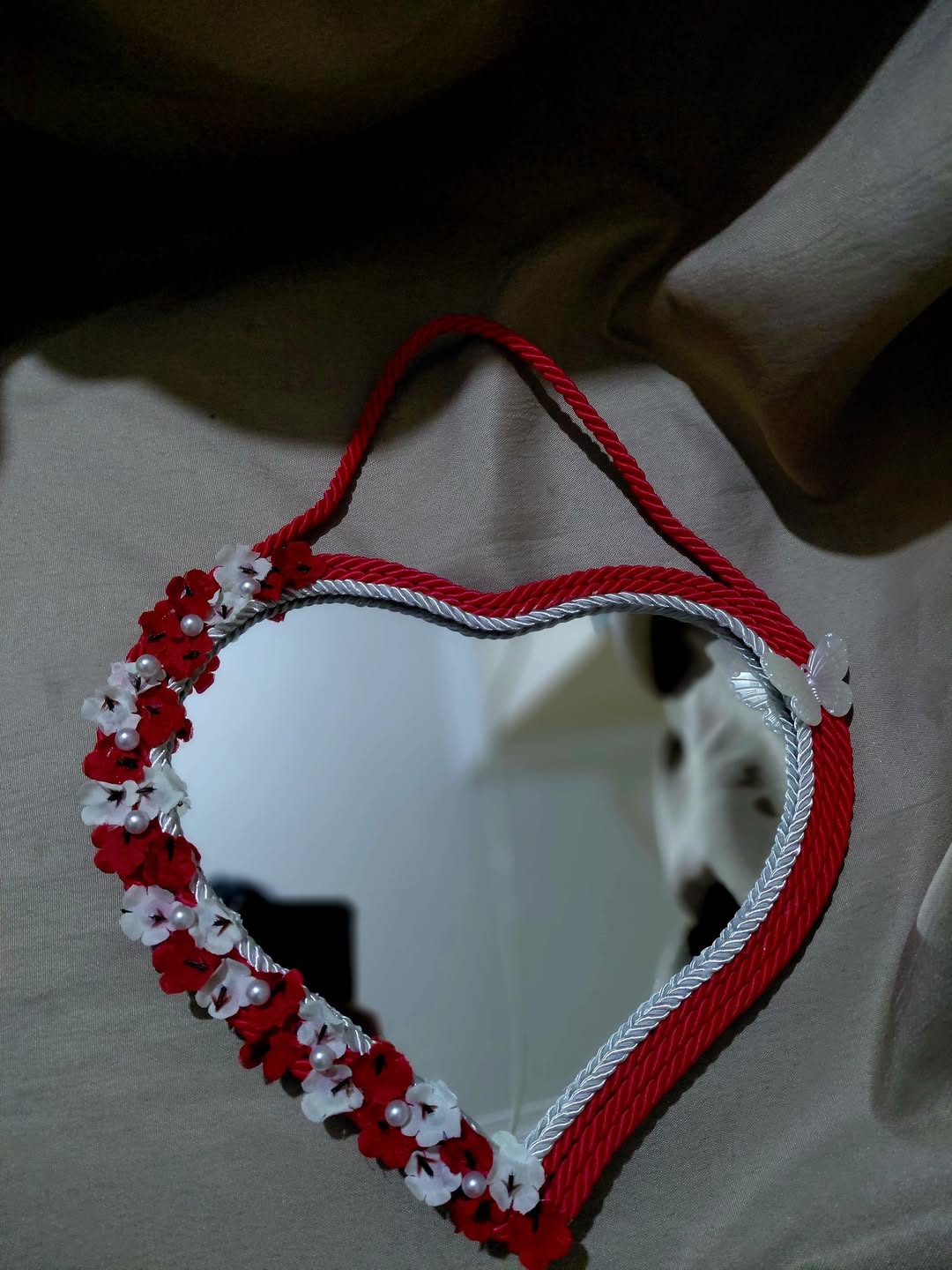 Handmade heart-shaped mirror with red flowers